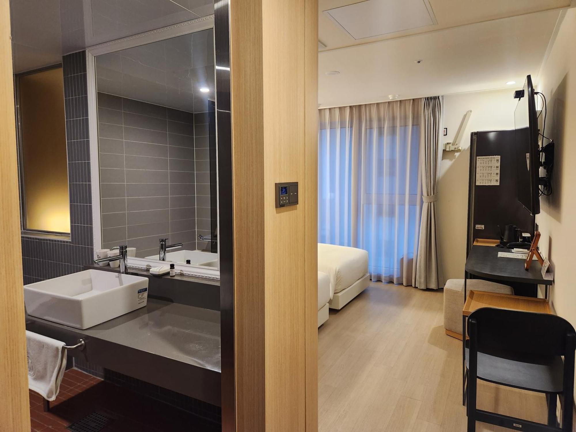 โรงแรมฮาวด์ พูซาน สเตชั่น โรงแรม ปูซาน